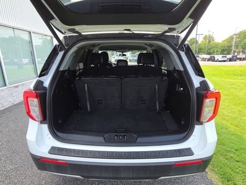 Used 2022 Ford Explorer XLT w/ Equipment Group 202A AWD/4WD image 10