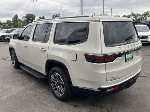 Used 2022 Jeep Wagoneer Series III w/ Flexible Seating Group AWD/4WD image 5