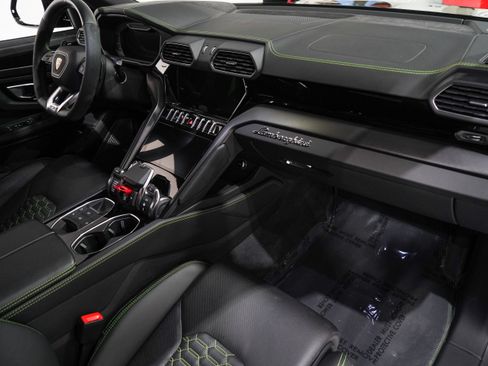Used 2022 Lamborghini Urus AWD/4WD image 15