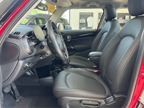 Used 2024 MINI Cooper 4-Door Hardtop FWD image 10