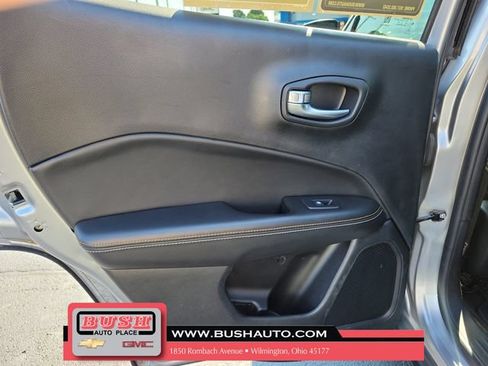 Used 2018 Jeep Compass Latitude w/ Cold Weather Group FWD image 12