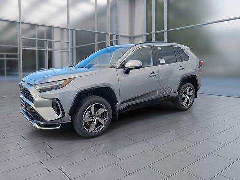 New 2025 Toyota RAV4 SE image 3