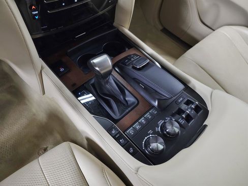 Used 2021 Lexus LX 570 4WD w/ Luxury Package image 30
