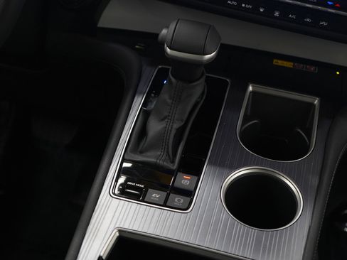 Used 2025 Toyota Sienna XLE image 19