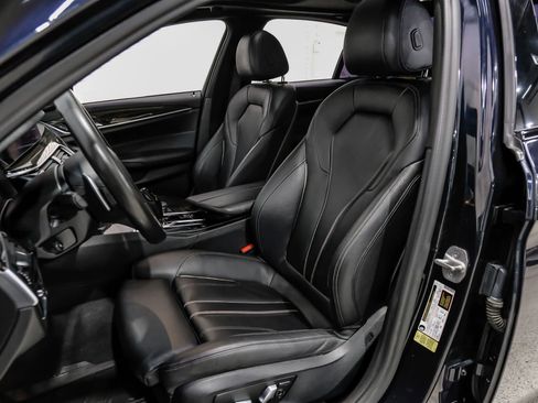 Used 2022 BMW 540i w/ M Sport Package image 40