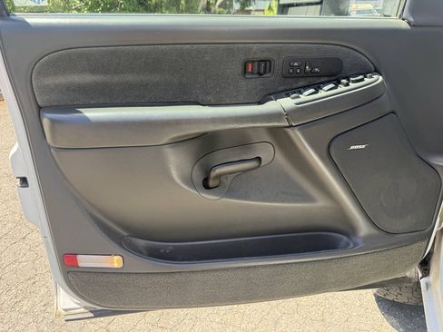 Used 2003 Chevrolet Silverado 2500 LT w/ Skid Plate Package AWD/4WD image 19