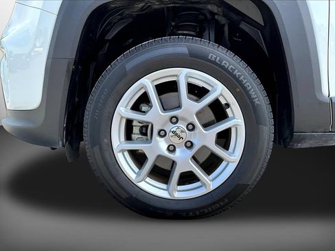 Used 2023 Jeep Renegade Latitude AWD/4WD image 30