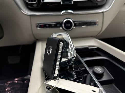 Used 2023 Volvo XC60 B6 Ultimate w/ Climate Package image 24