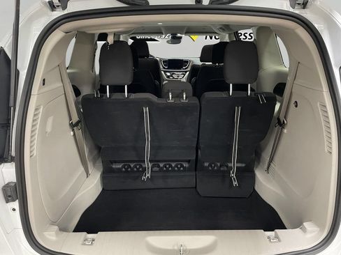 Used 2023 Chrysler Voyager LX FWD image 12