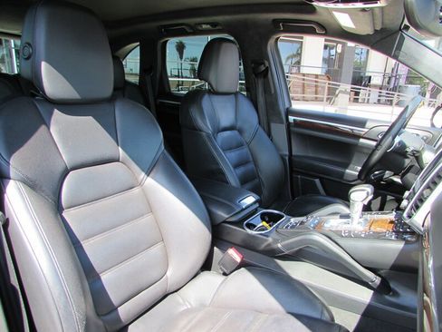Used 2012 Porsche Cayenne Turbo AWD/4WD image 31