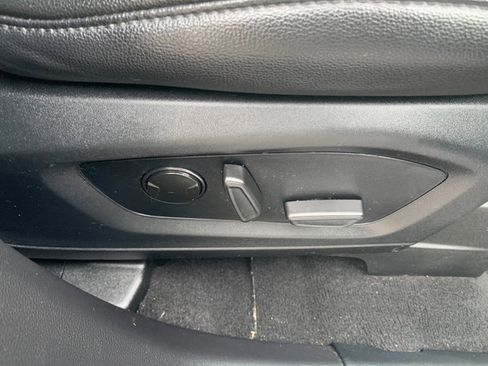 Used 2020 Ford Explorer XLT w/ Equipment Group 202A image 12