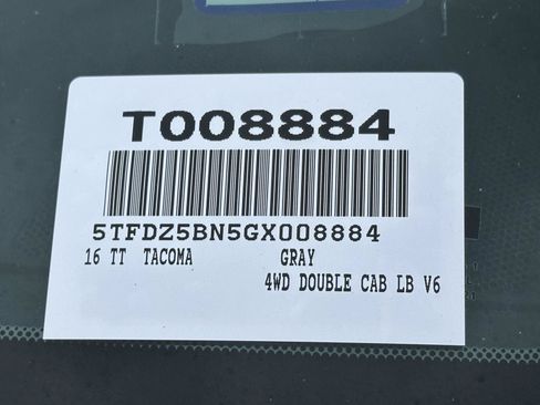 Used 2016 Toyota Tacoma TRD Sport w/ Premium & Technology Package AWD/4WD image 14