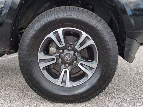 Used 2017 Toyota Tacoma TRD Sport w/ Premium & Technology Package image 11