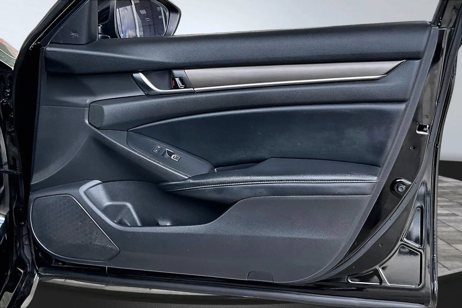Used 2018 Honda Accord LX image 24