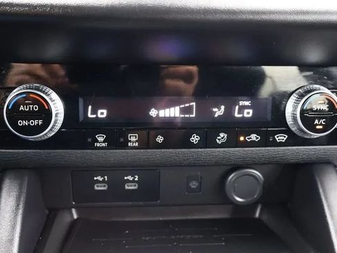 Used 2025 Mitsubishi Outlander SE AWD/4WD image 33