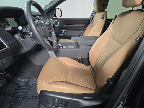 Used 2025 Land Rover Discovery Dynamic SE image 12