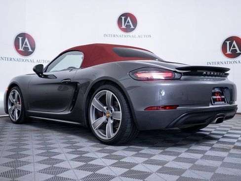 Used 2019 Porsche 718 Boxster RWD image 8