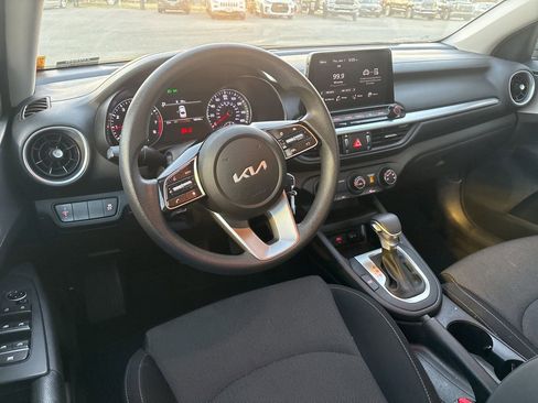 Used 2022 Kia Forte LXS image 4