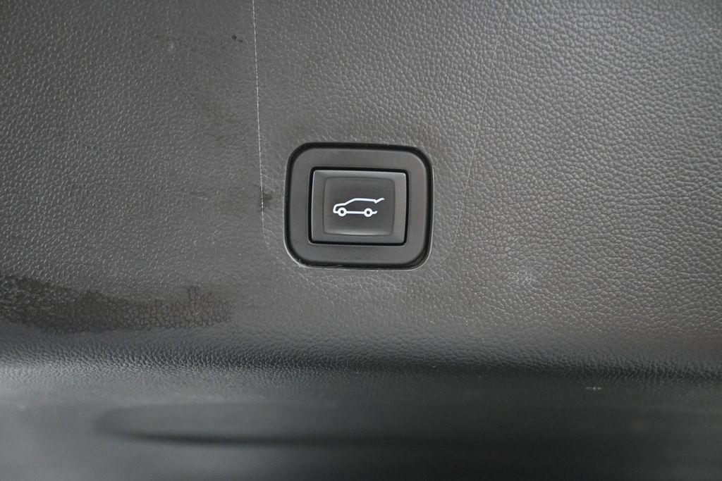 Used 2019 Chevrolet Traverse Premier w/ Redline Edition AWD/4WD image 12