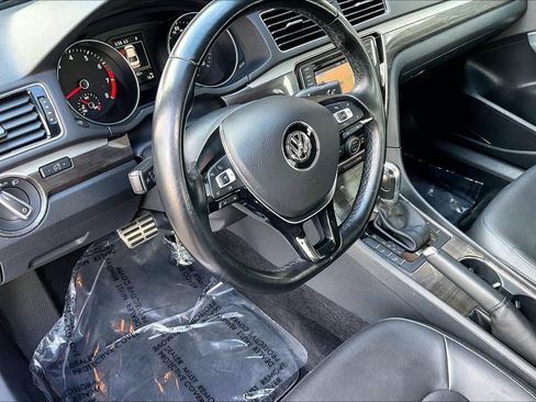 Used 2017 Volkswagen Passat 1.8T SEL Premium image 14