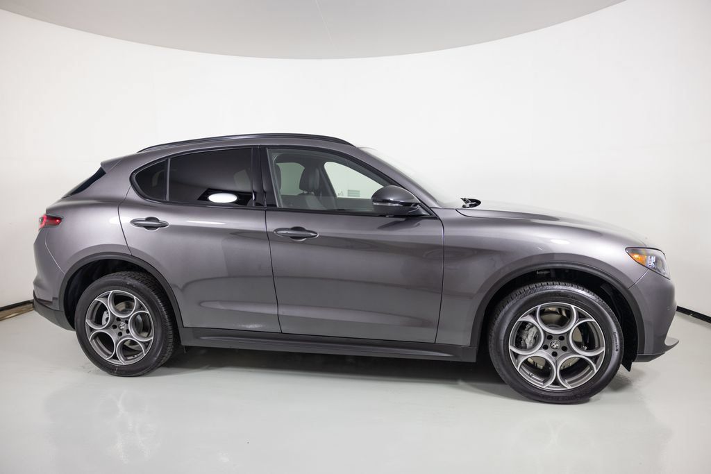 New 2026 Alfa Romeo Stelvio Sprint AWD/4WD image 3