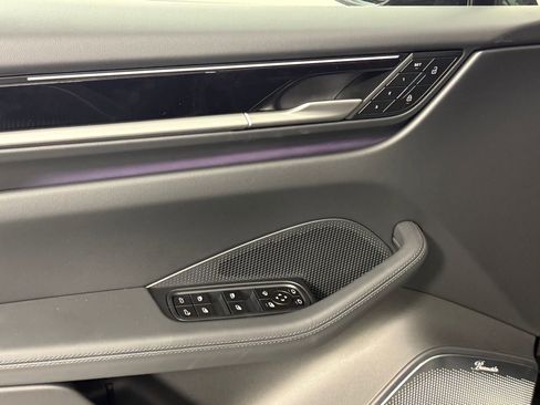 Certified 2025 Porsche Macan 4S Electric AWD/4WD image 25