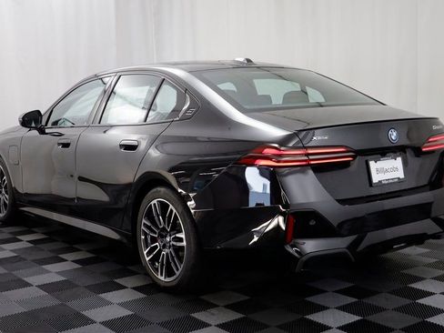 New 2026 BMW 550e xDrive w/ Premium Package image 15