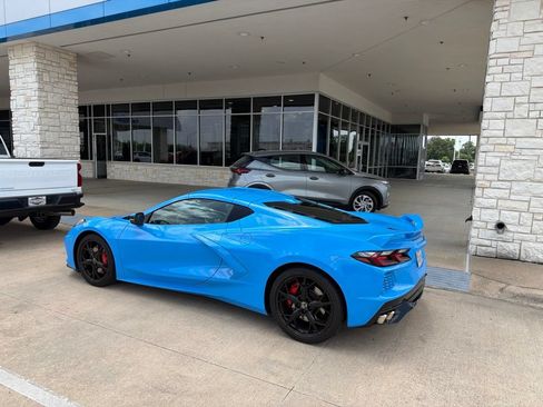 Used 2022 Chevrolet Corvette Stingray Preferred Cpe w/ Z51 Performance Package RWD image 3