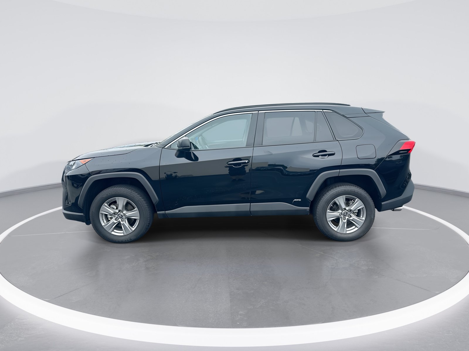 Used 2022 Toyota RAV4 LE AWD/4WD image 6