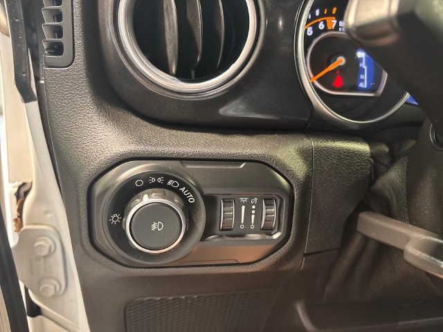 Used 2021 Jeep Wrangler Unlimited Sahara AWD/4WD image 16