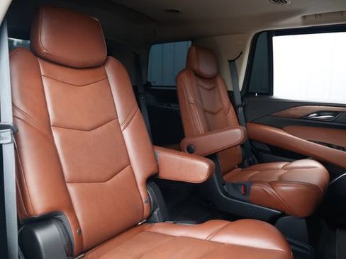 Used 2018 Cadillac Escalade Premium Luxury RWD image 17
