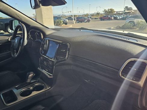 Used 2020 Jeep Grand Cherokee Altitude image 16