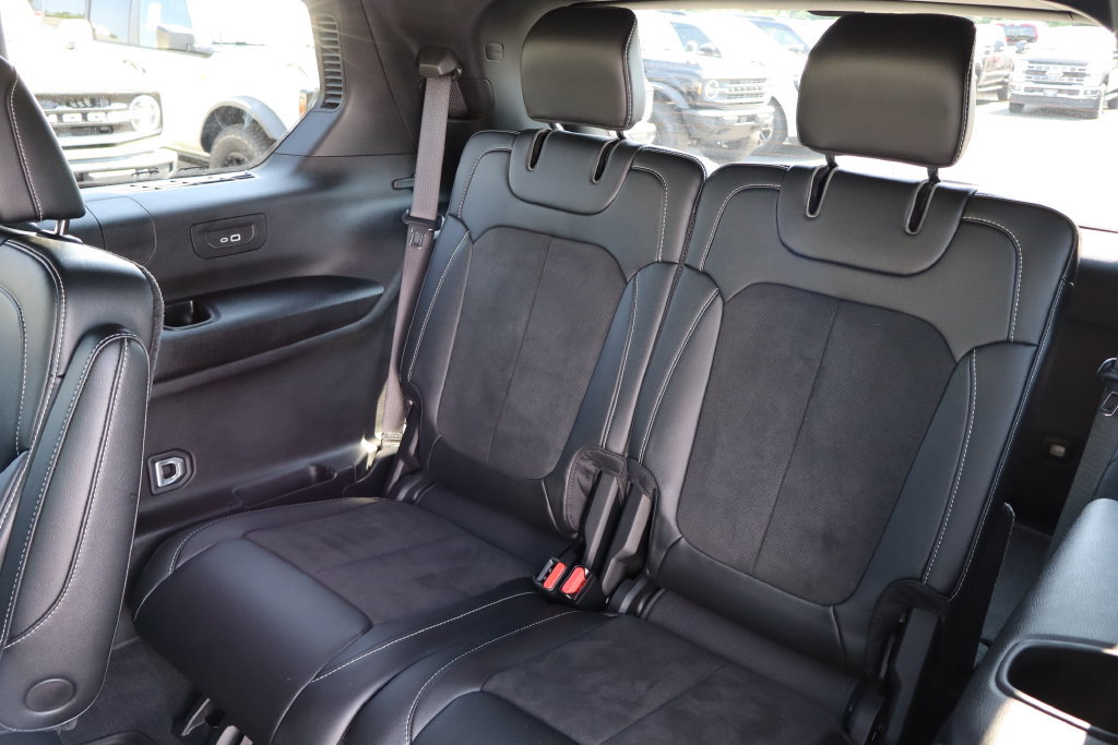 Used 2024 Jeep Grand Cherokee L Altitude AWD/4WD image 14
