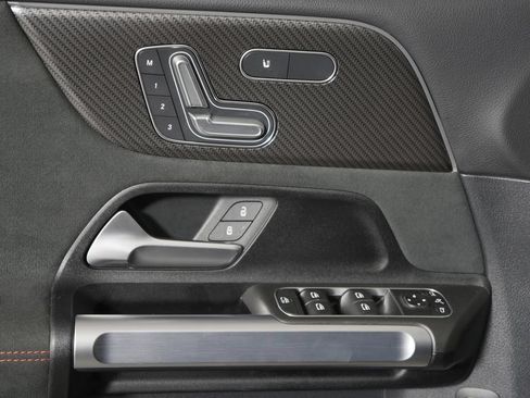 Certified 2022 Mercedes-Benz GLB 250 4MATIC image 30