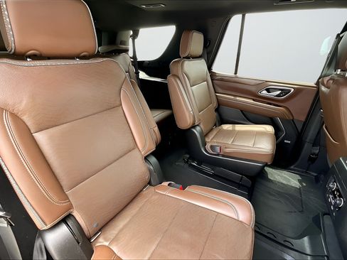 Used 2021 Chevrolet Tahoe High Country w/ Premium Package RWD image 19