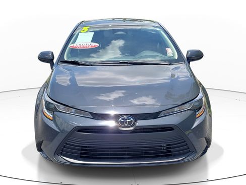 Used 2025 Toyota Corolla LE FWD image 2