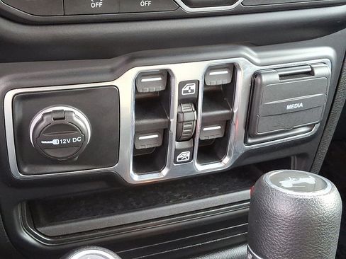 Used 2021 Jeep Wrangler Unlimited Sahara image 26