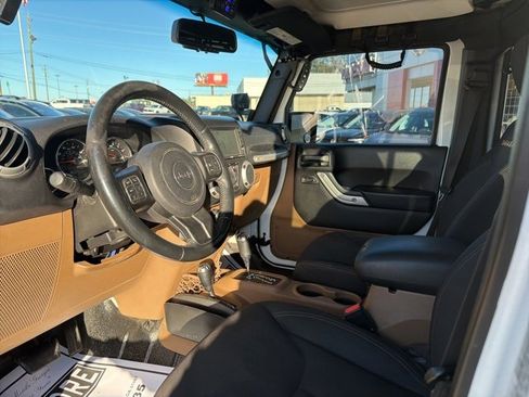 Used 2015 Jeep Wrangler Unlimited Sahara w/ Connectivity Group image 10