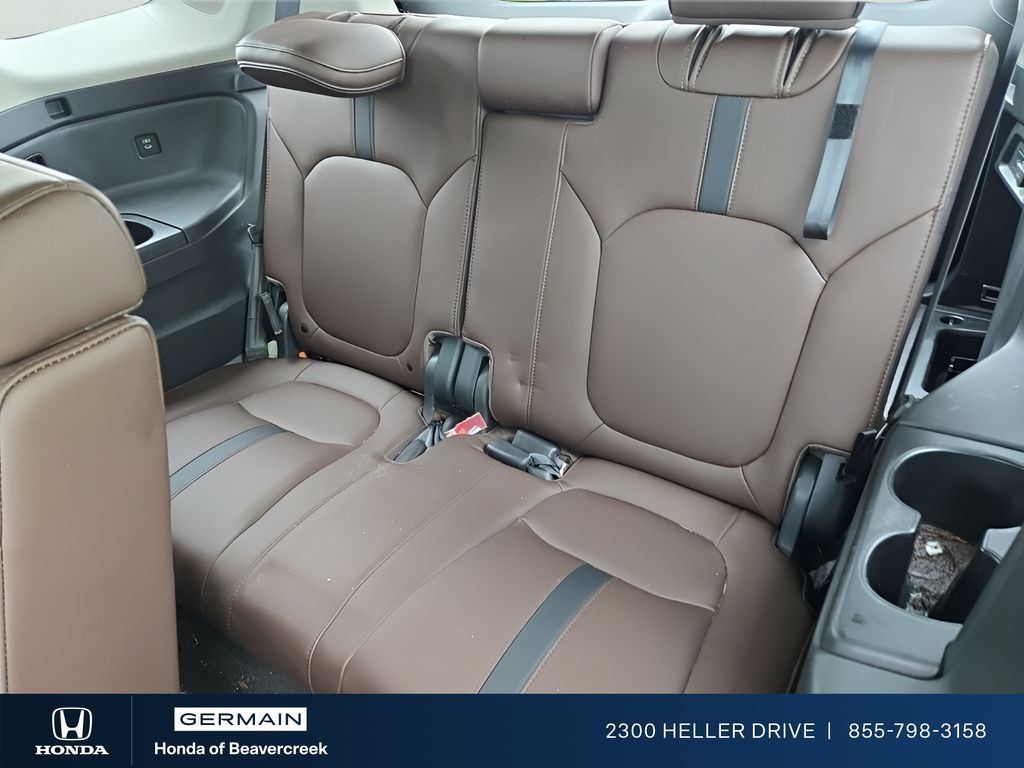 Used 2025 Honda Pilot Elite image 12