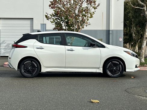 Certified 2023 Nissan Leaf SV Plus image 3