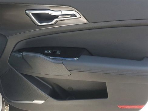 New 2025 Kia Sportage EX image 32