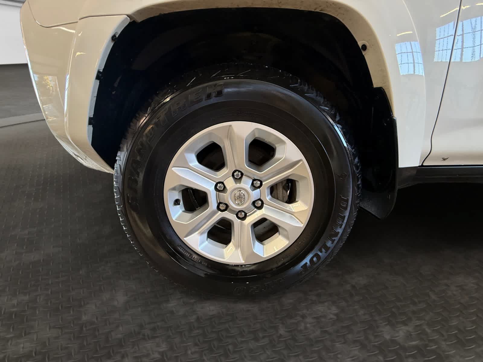 Used 2024 Toyota 4Runner SR5 AWD/4WD image 9