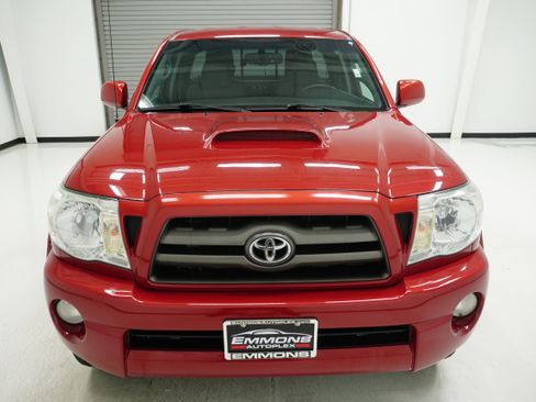 Used 2010 Toyota Tacoma PreRunner RWD image 2