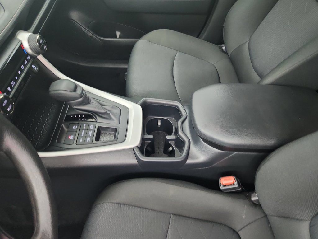 Used 2025 Toyota RAV4 XLE AWD/4WD image 31