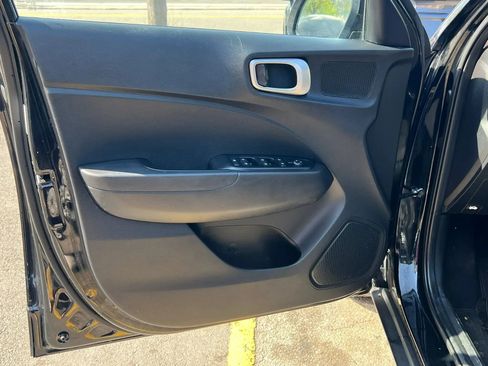 Used 2020 Hyundai Venue SE FWD image 12