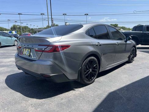 Used 2025 Toyota Camry SE w/ Convenience Package FWD image 5