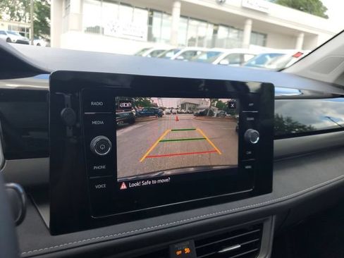 Certified 2025 Volkswagen Taos SE FWD image 26