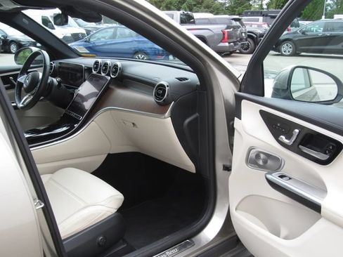Used 2023 Mercedes-Benz GLC 300 4MATIC image 16