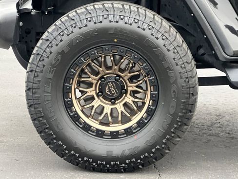 Used 2021 Jeep Wrangler Unlimited Sahara AWD/4WD image 27