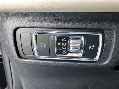 New 2026 Lincoln Corsair Premiere image 14